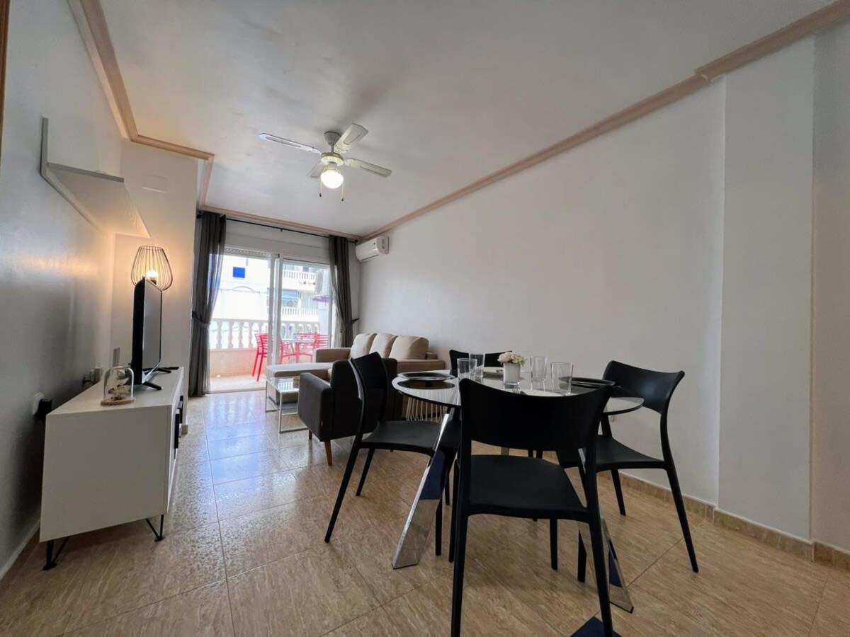 Welcoming Seafront Apartment Tv15 Torrevieja Luaran gambar